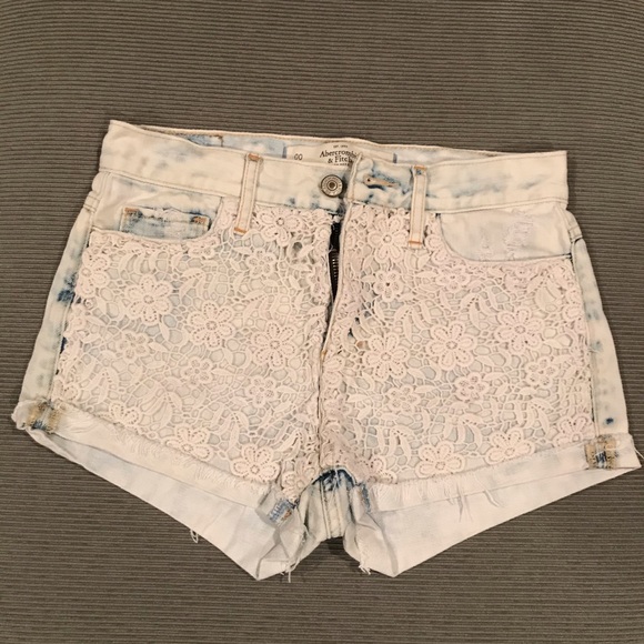 🌹2/$25🌹 A&F jean shorts with crochet detail (5a) - Picture 3 of 7